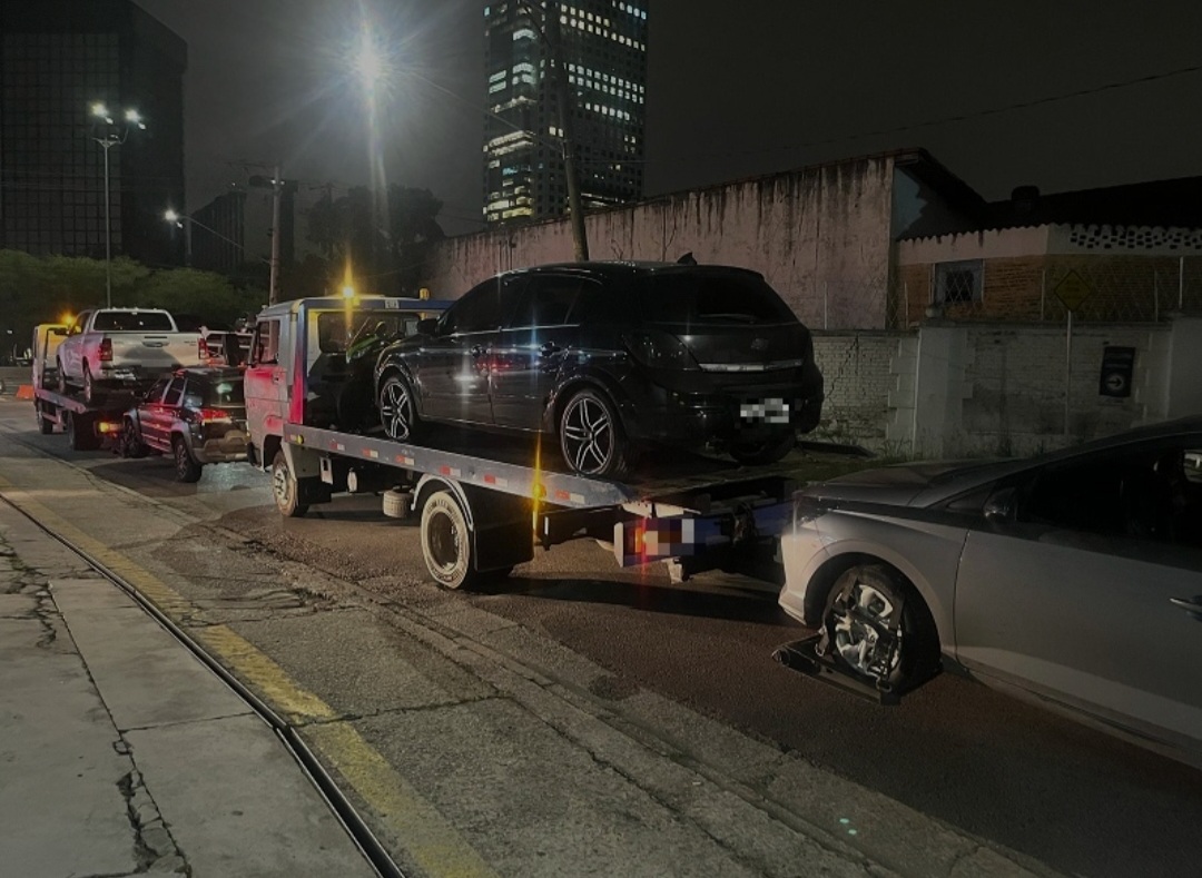 OPERAÇÃO DA POLÍCIA MILITAR CONTRA RACHAS APREENDE 72 VEÍCULOS NA MARGINAL PINHEIROS 
